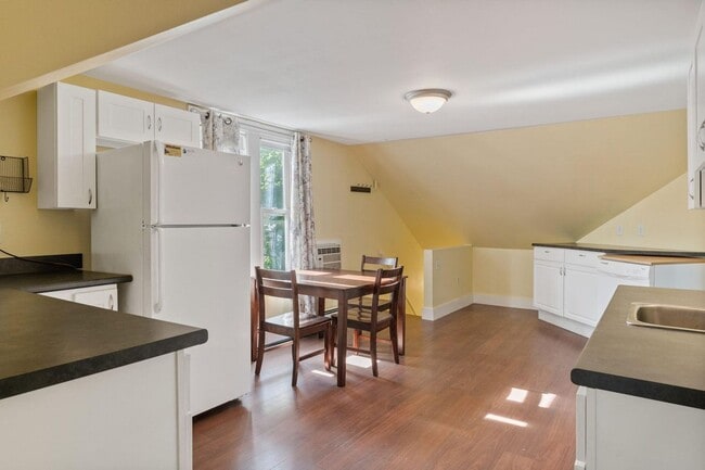 Building Photo - 109 Woodford St Unit 3rd Floor Rental