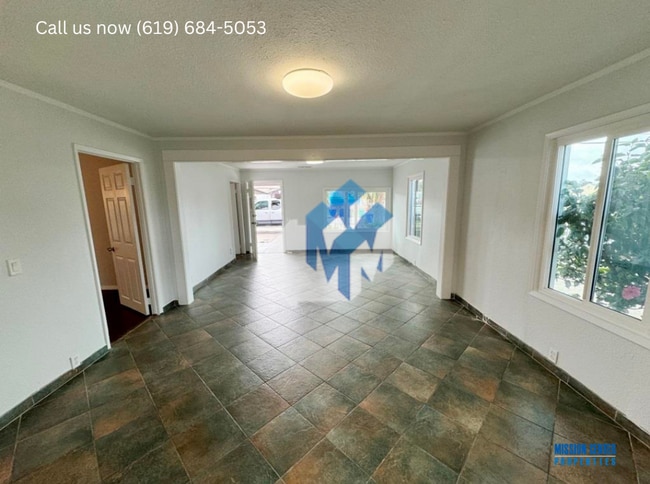 Photo - 5256-5260 Groveland Drive Unidad 5258 - House