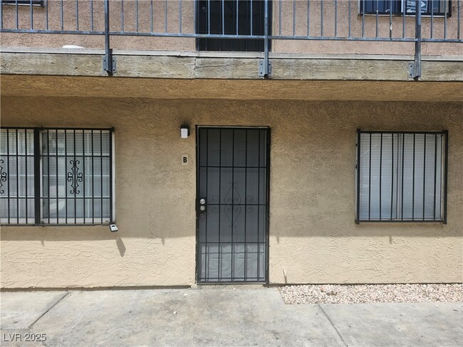 Photo - 3437 E Cheyenne Ave Apartment Unit B
