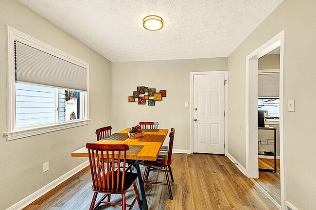 Photo - 3 BED 1 BATH SINGLE FAMILY HOME IN BEAUTIF...