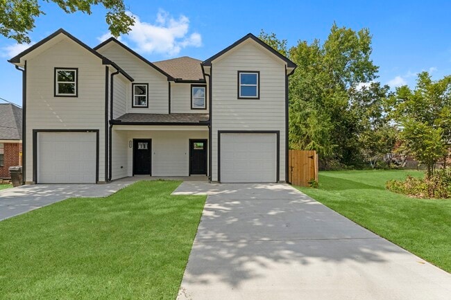 Photo - 8205 Carver Rd