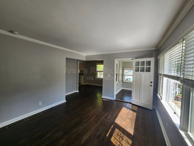 Photo - 120 Burbank Dr NW