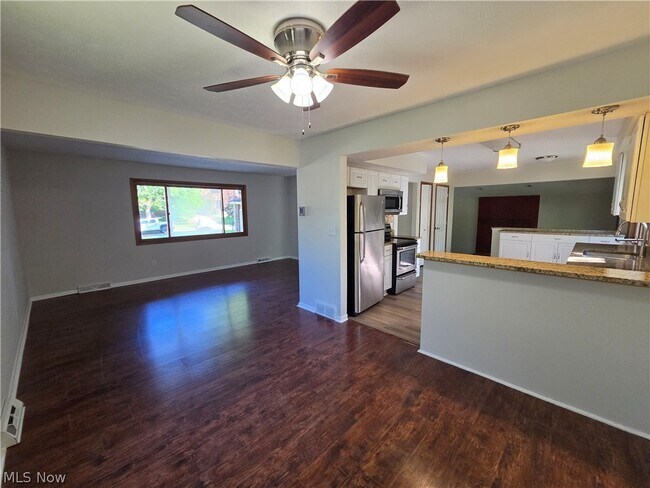 Photo - 2540 Charney Rd