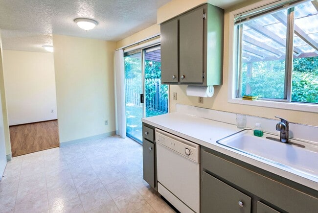 Photo - 2729 SE 63rd Ave