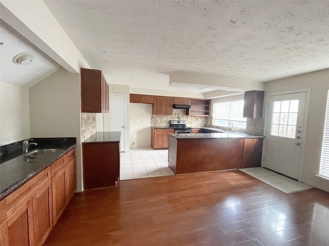 Photo - 1907 Liberty Point Ln
