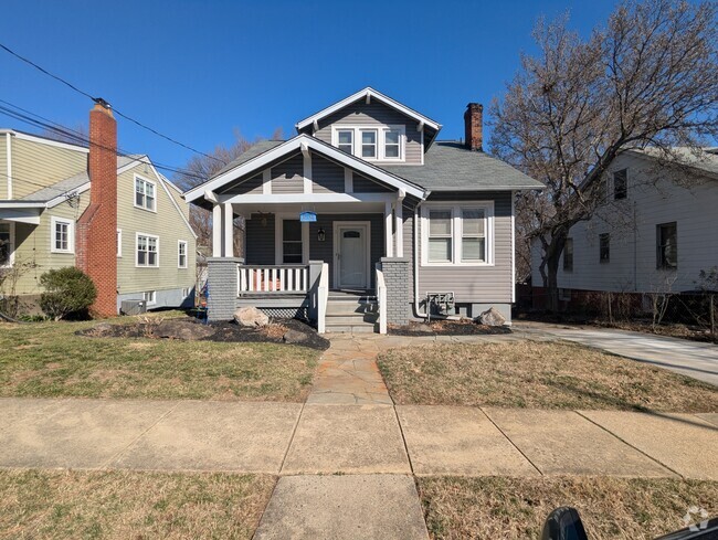 Building Photo - 3104 Taylor St Rental