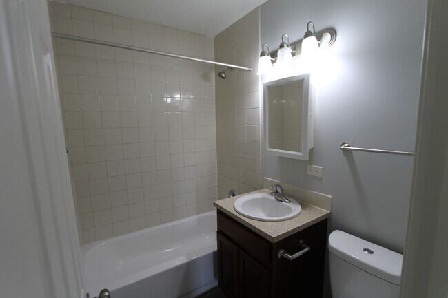 Photo - First floor 1 bedroom apartment- Private walk out entrance. No Stairs! Unidad 802-1