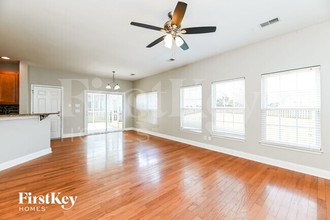 Photo - 337 Lakewind Dr