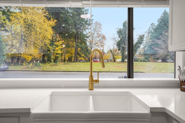 Photo - 755 NE 5th St