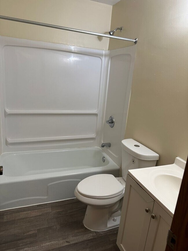 Photo - Forestview 1 Bedroom Upper Unit Unidad 1516-2