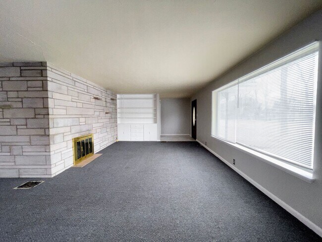 Photo - PRELEASING for AUGUST! Close to Campus Unit Apt A.