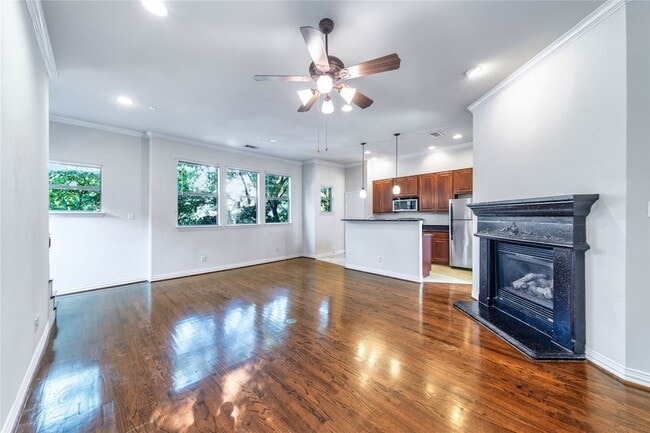 1712 Mary St