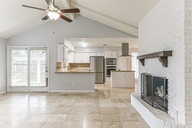 Building Photo - 21335 Park Mt Dr
