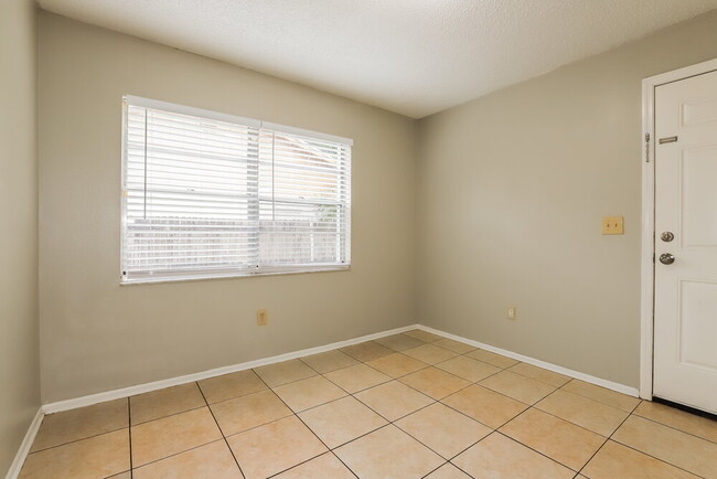 110 Field Ln
