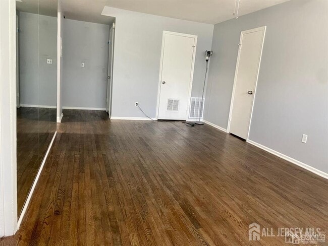 Photo - 128 College Dr