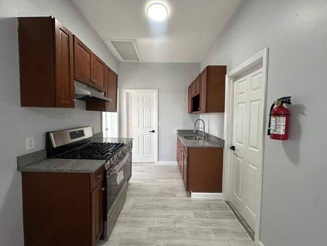 Photo - 208 5th St Unidad Apt 2F