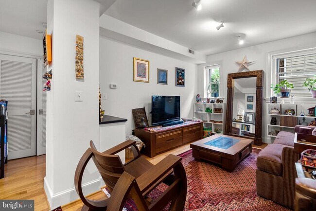 Photo - 3220 17th St NW Unidad 106