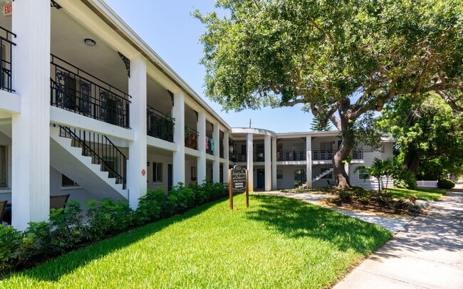 Building Photo - Southern Oaks Rental