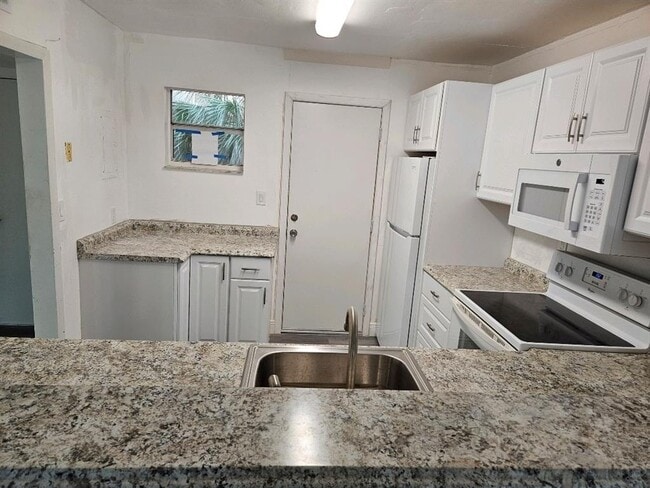 Building Photo - 404 NW 68th Ave Unit 304 Rental