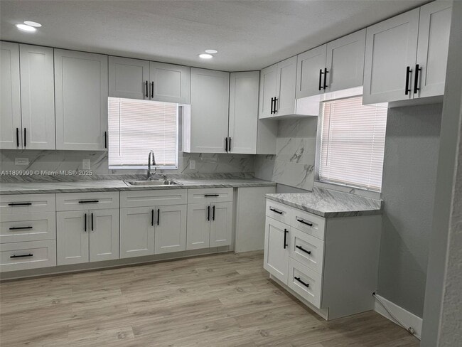 Photo - 141 W 6th St Unit C