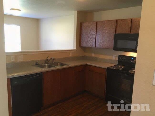 Photo - 1829 Oakdale Green Dr