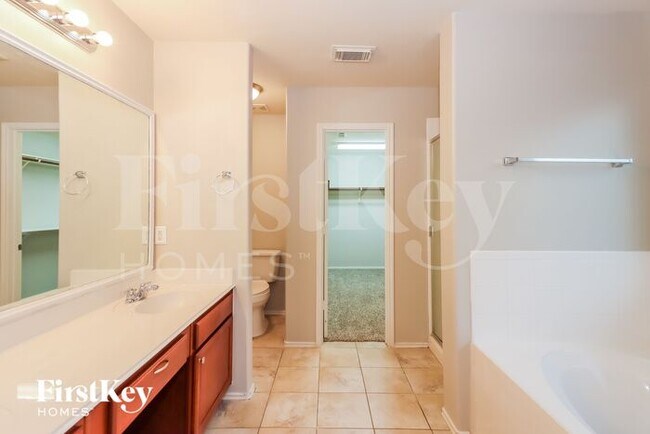 Photo - 10447 Falling Rapids Ct Casa