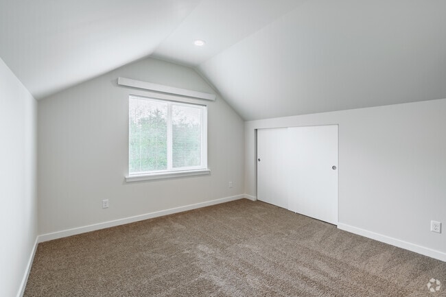 3BR, 2.5BA - 1,196SF - Primary Bedroom