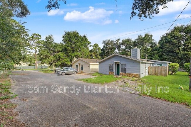 Photo - 8210 Kipling St