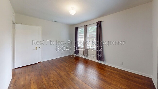 1230 Lechlade St