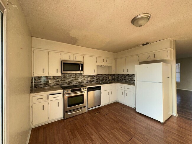 Photo - 1002 Eastside Dr Unidad D