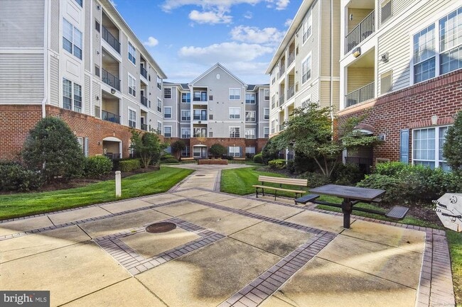 Photo - 4860 Eisenhower Ave Unit 297