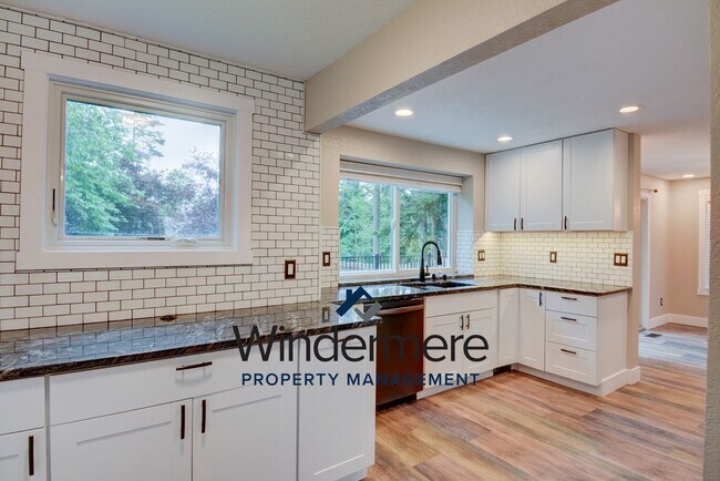 Photo - Beautiful 3 Bedroom 2.5 Bathroom Home Clos...