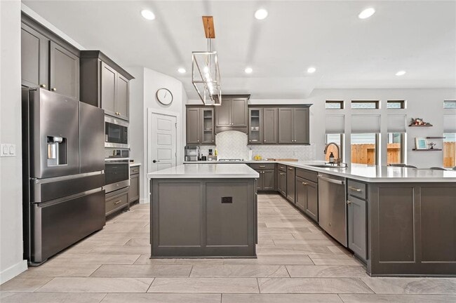 Photo - 8208 Spire View