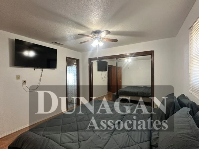 Photo - 305 N 5th St