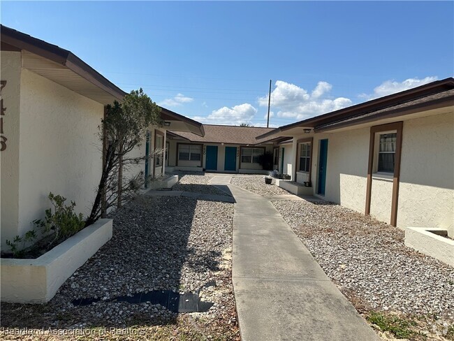 Building Photo - 7422 Valencia Rd Rental