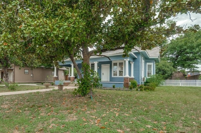 Photo - 612 W 9th St