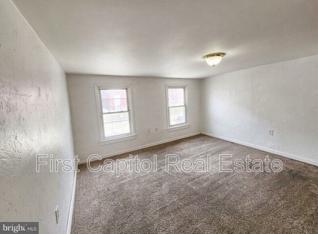 Photo - 140 S 2nd St