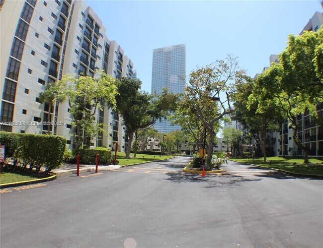 Photo - 17021 N Bay Rd Unit 123