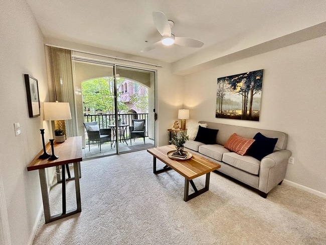 Building Photo - Dream location for commuter or anyone who ... Unit 3114 Rental