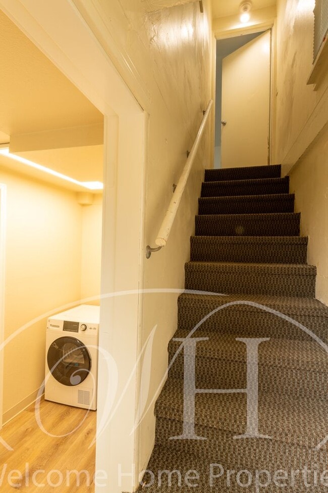 Photo - 209 SE 6th St Unit 209 SE 6th St,  B