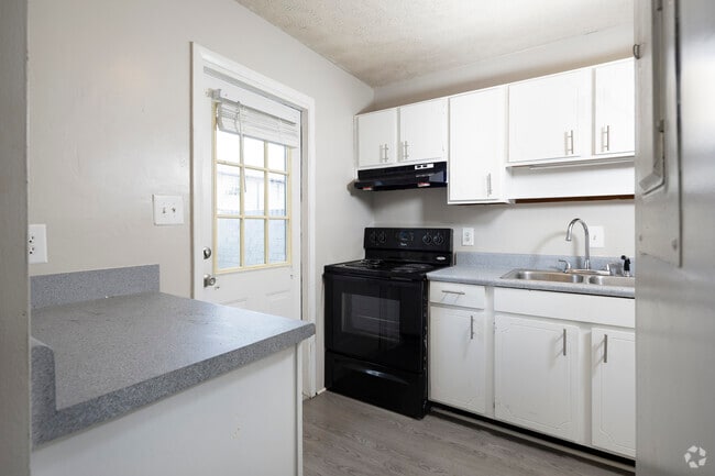 2BR, 1.5BA - 600SF - Kitchen
