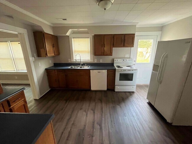 Photo - 603 Rock St SE