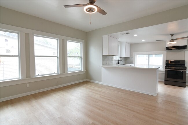 Photo - 615 Pacific St