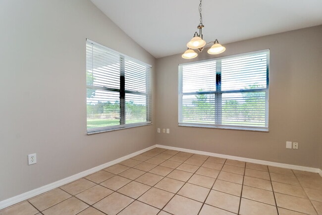 Photo - 4545 Marchmont Blvd