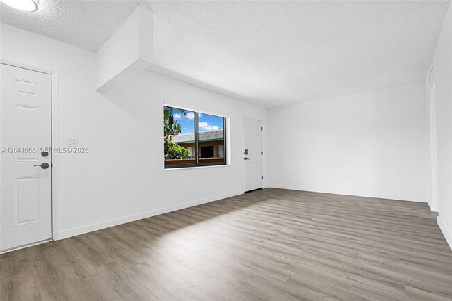 Building Photo - 13210 Memorial Hwy Unit 205