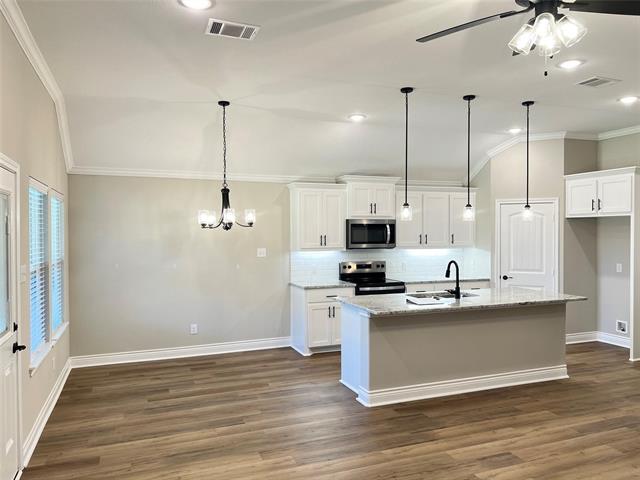 Photo - 706 Greyson Ln
