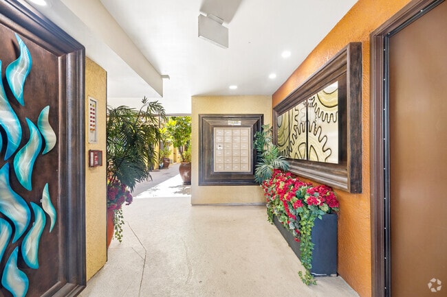NoHo Liv Apartments