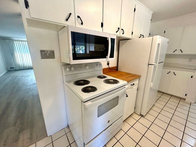 Photo - 4 Bedroom Ranch House - Prime Location Min...