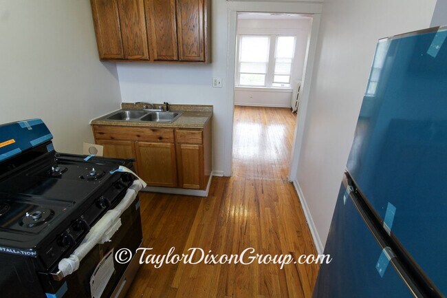 Photo - 514 E 70th St Unit 3