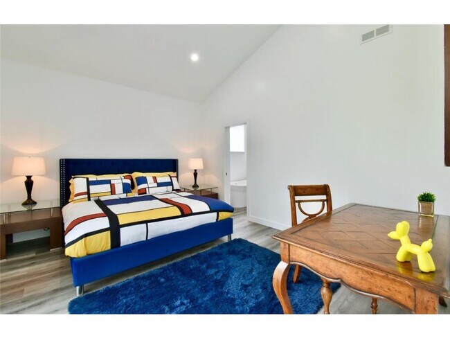 Photo - 1021 Gardner St E